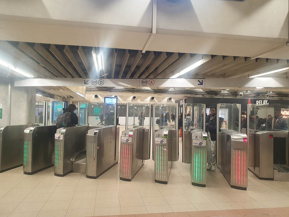 Paris Gare de Lyon ticket machines